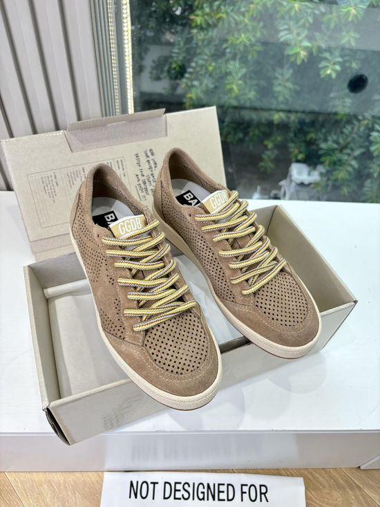 Golden Goose Vintage Distressed Star Pattern Leather Casual Sneakers
