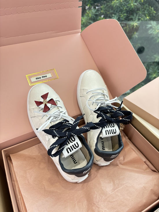 Miu Miu Comfortable Thick Sole Casual Leather Sneakers