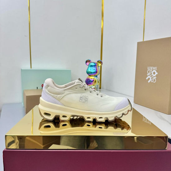Loewe Comfortable Athletic Footwear for City and Outdoor Use