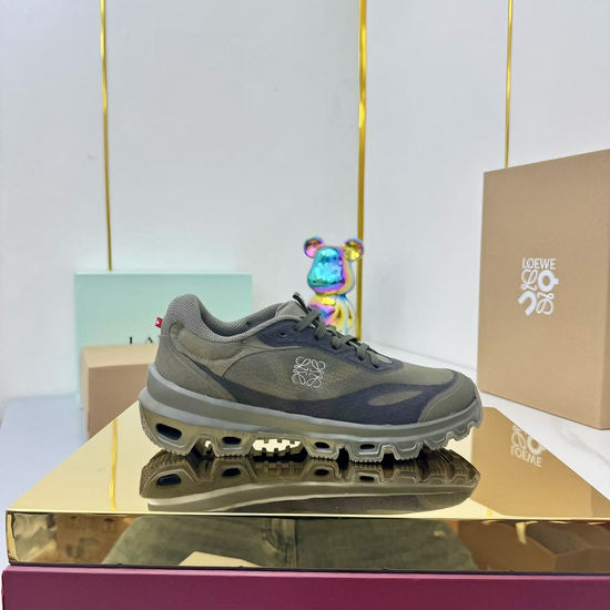 Loewe Comfortable Athletic Footwear for City and Outdoor Use