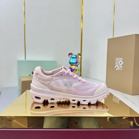 Loewe Comfortable Athletic Footwear for City and Outdoor Use