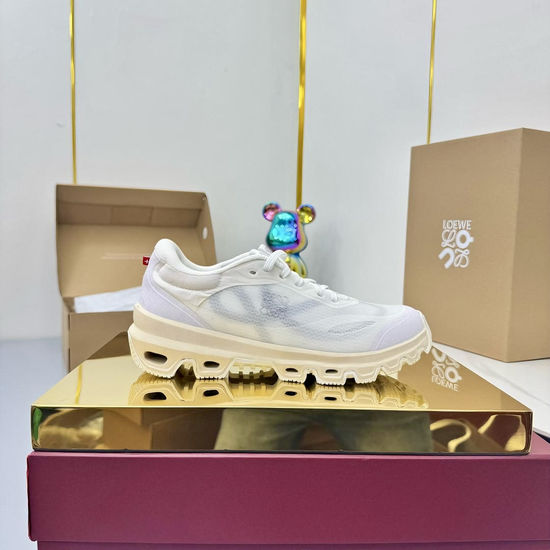 Loewe Comfortable Athletic Footwear for City and Outdoor Use