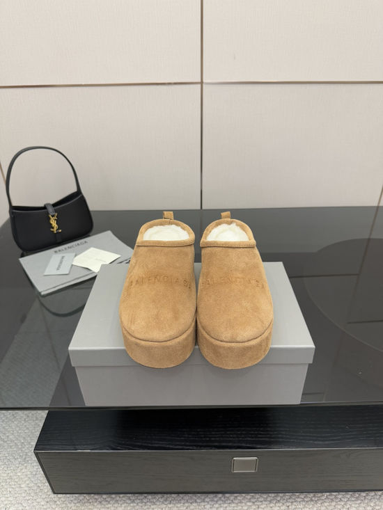 Balenciaga Thick Sole Furry Mules Comfortable Lightweight Casual Slip On Shoes