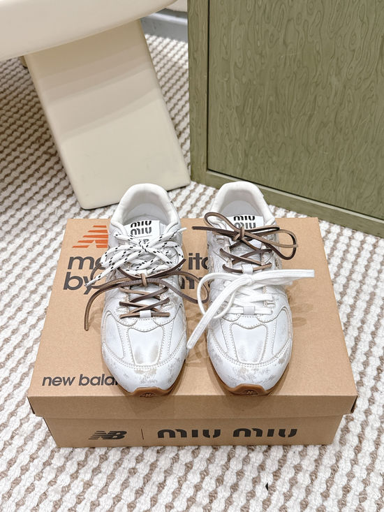 Miu Miu Vintage Casual Sneakers Dual Lace Design Retro Style