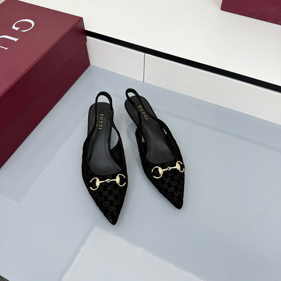 Gucci Pointed Toe Pump Shoes with Horsebit Leather Upper