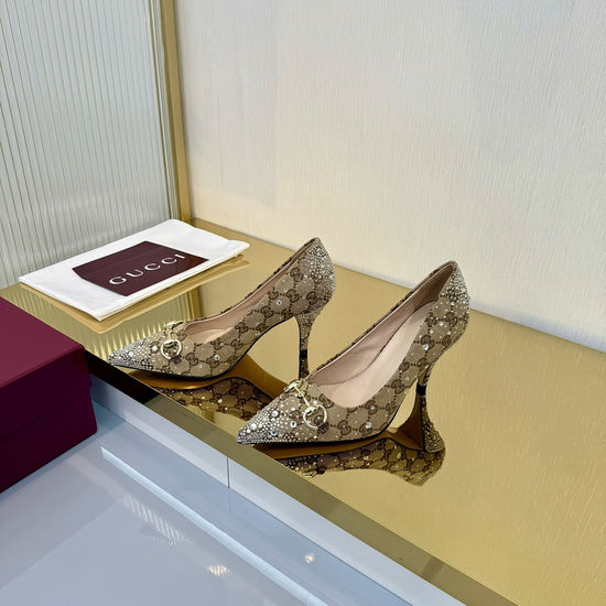Gucci Shiny Crystal Decorated Patent Leather Loafers Premium Craftsmanship