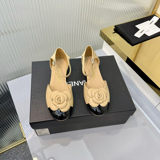 Chanel Two-tone Floral Block Heel Pumps with Leather Sole