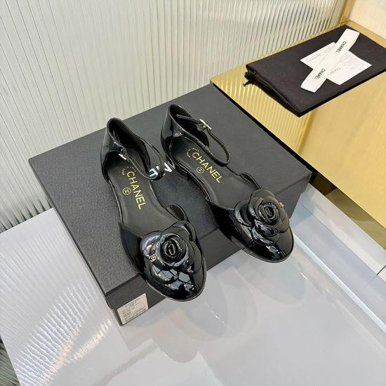 Chanel Two-tone Floral Block Heel Pumps with Leather Sole