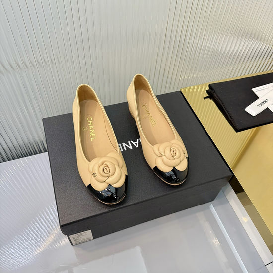 Chanel Two-tone Floral Block Heel Pumps with Leather Sole