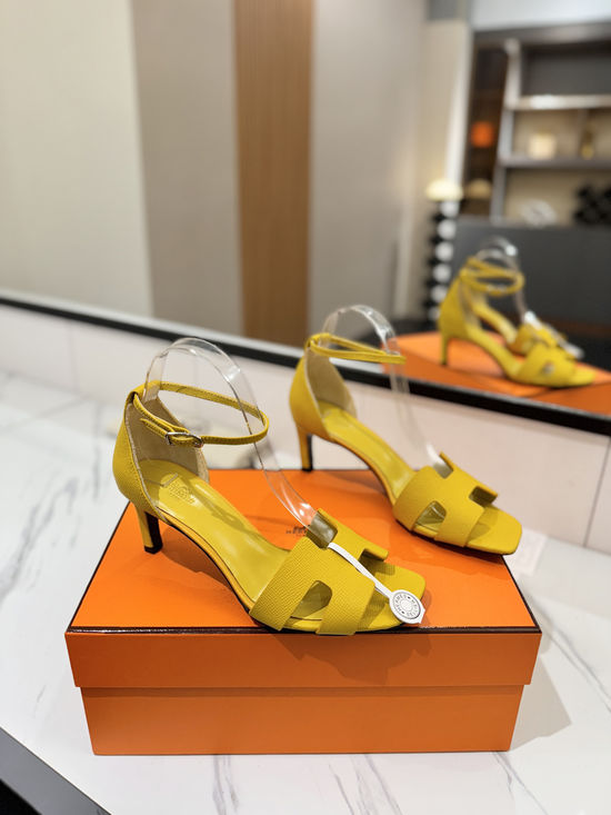 Hermes Elegant Palm Grain Leather Mid Heel Dress Shoes