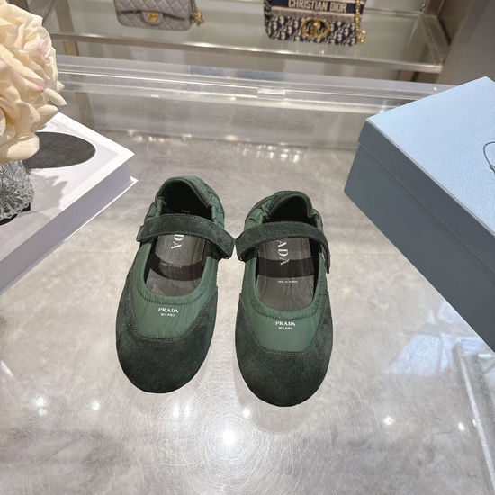 Prada Lightweight Low Top Casual Comfortable Shoes
