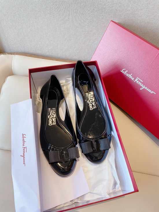 Louis Vuitton Soft Durable Jelly Shoes with Supportive Insole