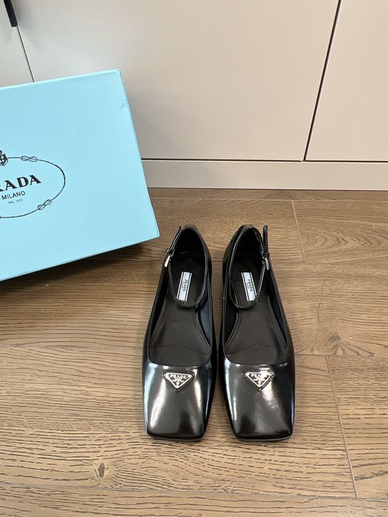 Prada Flat Mary Jane Shoes Classic Versatile Casual Footwear