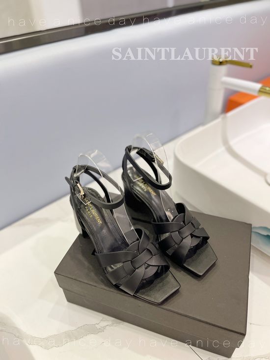 Yves Saint Laurent Elegant Special Heel Leather Pumps Comfortable Sole