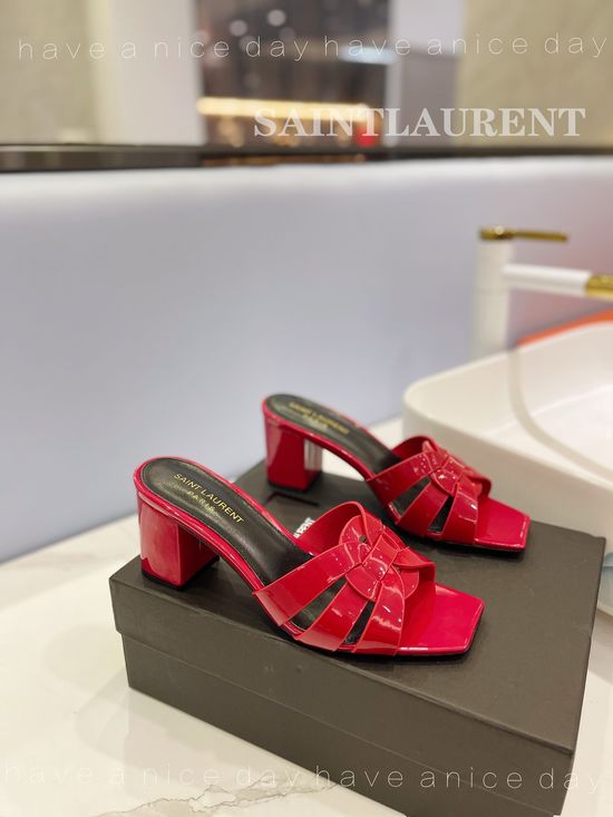 Yves Saint Laurent Patent Leather Mid Heel Shoes Elegant Comfortable Dress Footwear