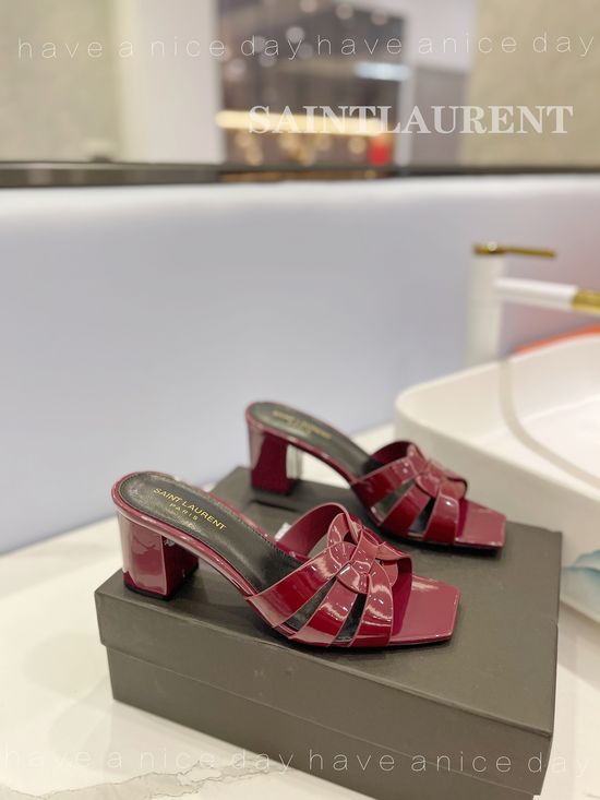 Yves Saint Laurent Patent Leather Mid Heel Shoes Elegant Comfortable Dress Footwear