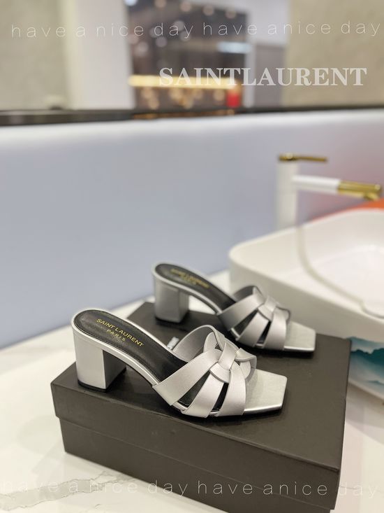 Yves Saint Laurent Elegant Special Heel Leather Pumps Comfortable Sole