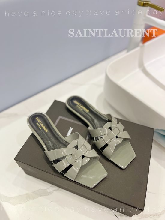 Yves Saint Laurent Patent Leather Elegant Low Heel Dress Shoes