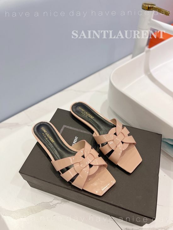Yves Saint Laurent Patent Leather Elegant Low Heel Dress Shoes