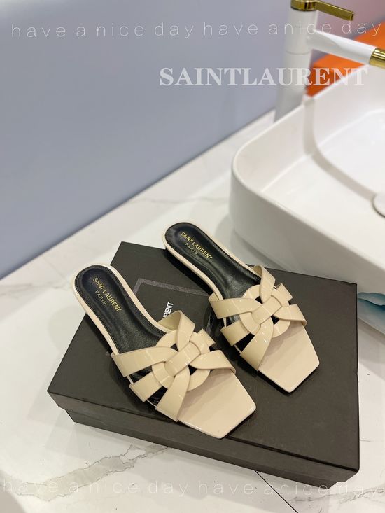 Yves Saint Laurent Patent Leather Elegant Low Heel Dress Shoes