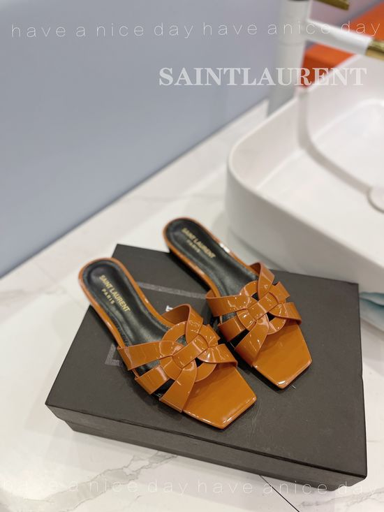 Yves Saint Laurent Patent Leather Elegant Low Heel Dress Shoes