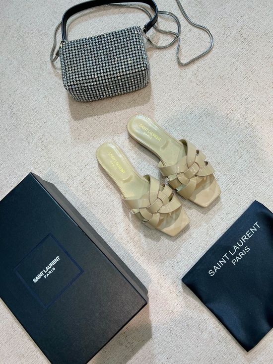 Yves Saint Laurent Classic Flat Leather Slides Soft Sheepskin Insole