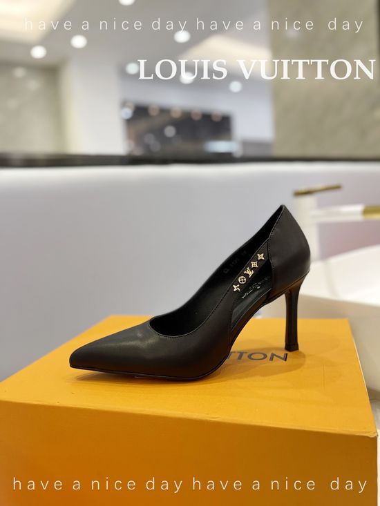 Louis Vuitton Premium Leather Pumps With Metal Buckle And Leather Sole