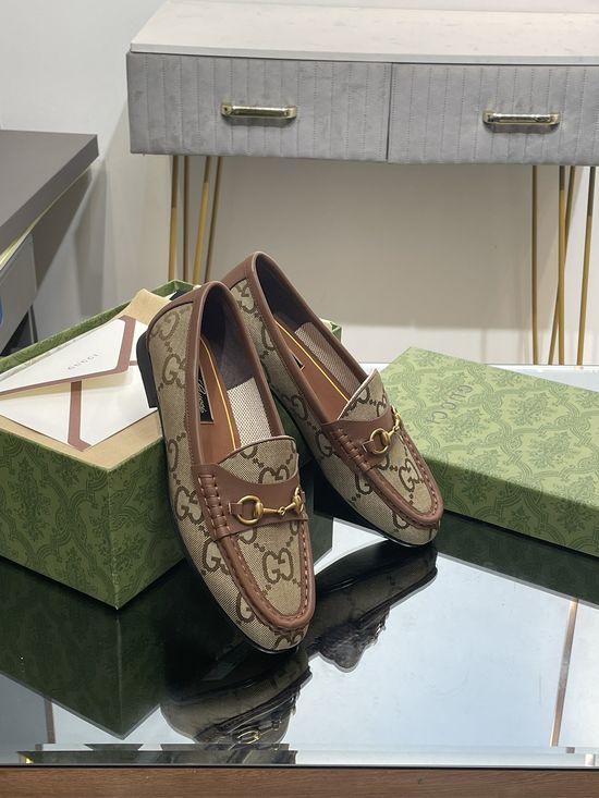 Gucci Vintage Metal Buckle Leather Loafers Luxury Formal Casual Style