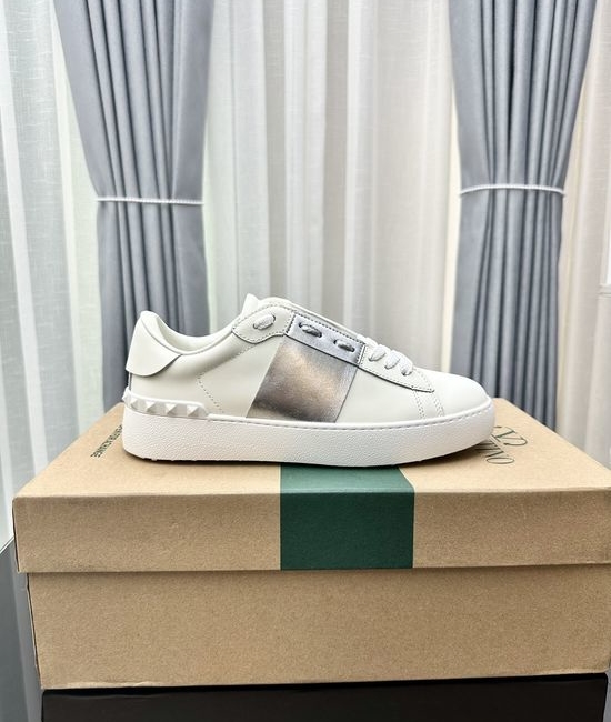 Valentino Studded Platform Casual Leather Sneakers Comfortable Height Increasing