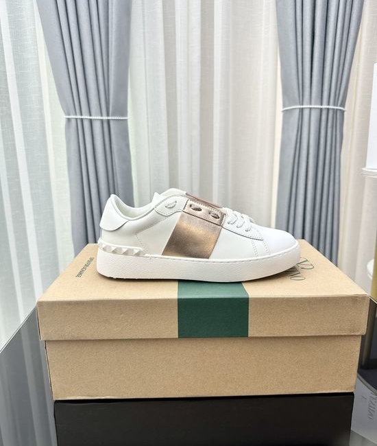 Valentino Studded Platform Casual Leather Sneakers Comfortable Height Increasing