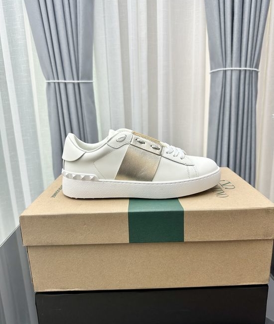 Valentino Studded Platform Casual Leather Sneakers Comfortable Height Increasing