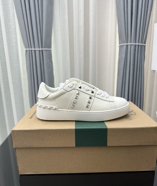 Valentino Studded Platform Casual Leather Sneakers Comfortable Height Increasing