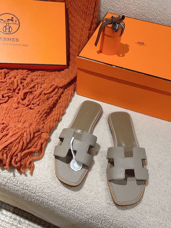 Hermes Classic Slip On Leather Sandals Versatile Comfortable Footwear