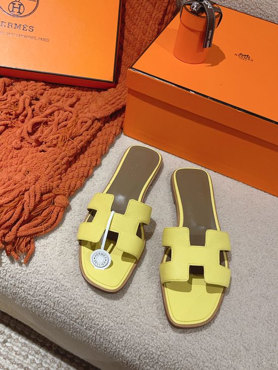Hermes Classic Slip On Leather Sandals Versatile Comfortable Footwear