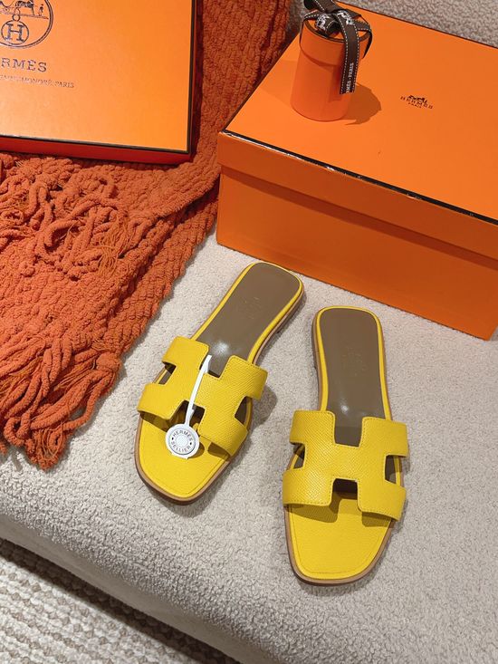Hermes Classic Slip On Leather Sandals Versatile Comfortable Footwear