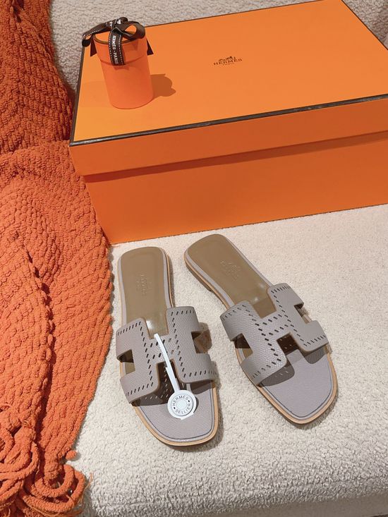Hermes Classic Slip On Leather Sandals Versatile Comfortable Footwear