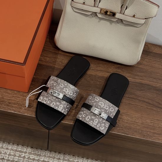 Hermes Elegant Metal Buckle Leather Sandals Durable Stitched Sole