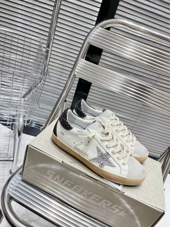 Golden Goose Premium Handcrafted Distressed Stylish Comfort Versatile Casual Sneakers