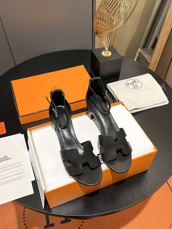 Hermes Elegant Leather Ankle Strap Block Heel Sandals