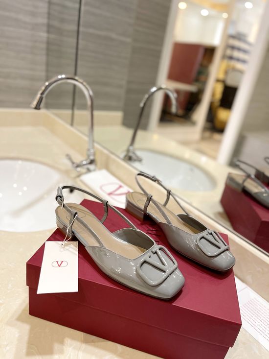 Valentino Patent Leather Low Heel Pumps Durable Leather Outsole
