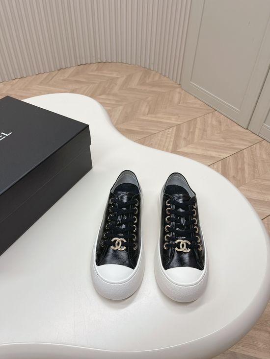 Chanel Comfortable Flat Casual Shoes with Embossed Logo Durable Sole