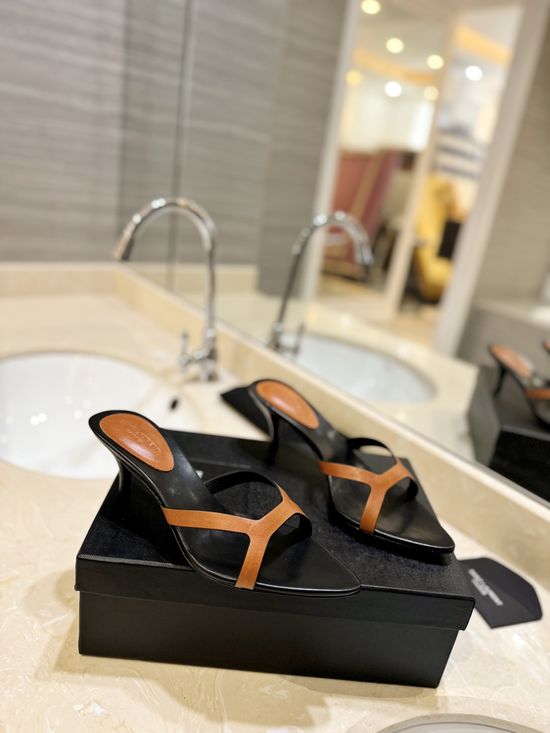 Yves Saint Laurent Calfskin Low Heel Shoes With Premium Goatskin Insole