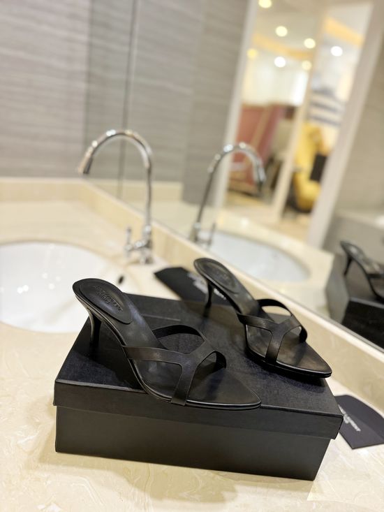 Yves Saint Laurent Calfskin Low Heel Shoes With Premium Goatskin Insole