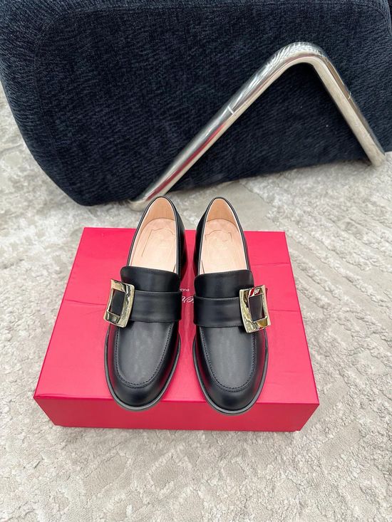 Roger Viver Chunky Heel Loafers with Side Buckle Elegant Comfortable Footwear