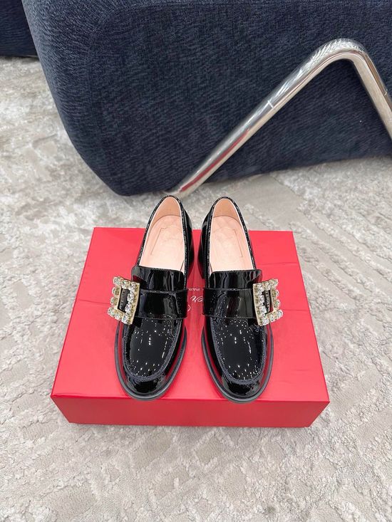 Roger Viver Chunky Heel Loafers with Side Buckle Elegant Comfortable Footwear
