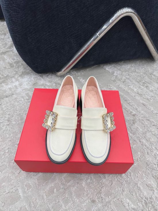 Roger Viver Chunky Heel Loafers with Side Buckle Elegant Comfortable Footwear