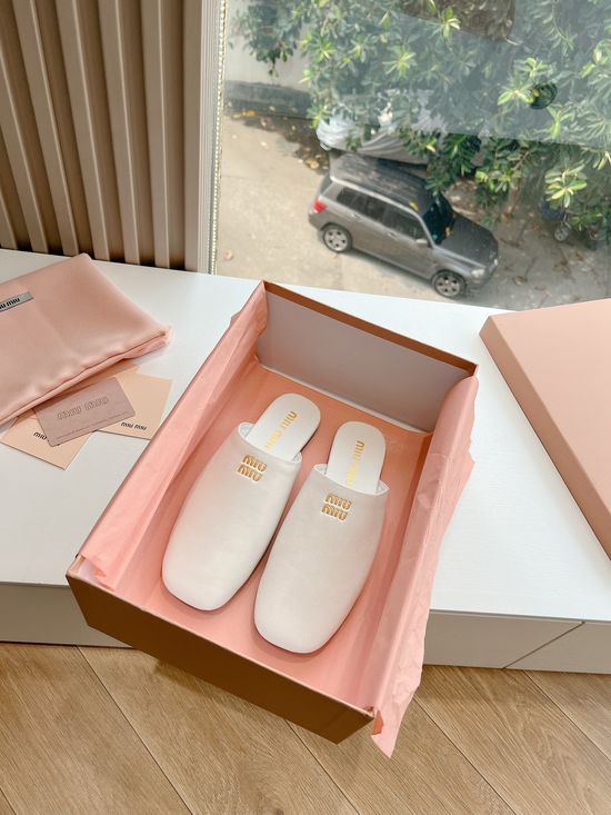 Miu Miu Closed Toe Shearling Mules Premium Sheepskin Upper Slippers