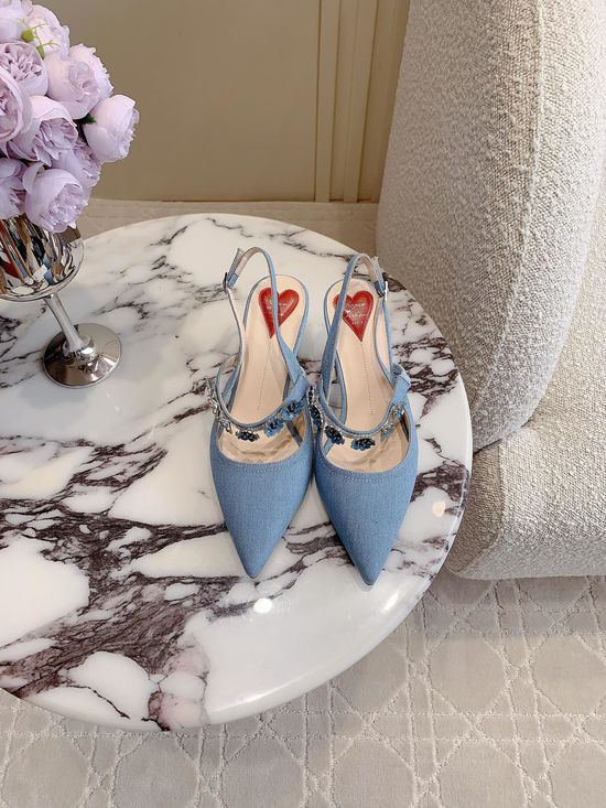 Roger Viver Flower Buckle Kitten Heel Pumps Elegant Sweet Comfortable