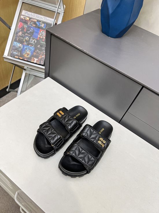 Miu Miu Elegant Embroidered Flat Slippers Comfortable Sheepskin Footwear