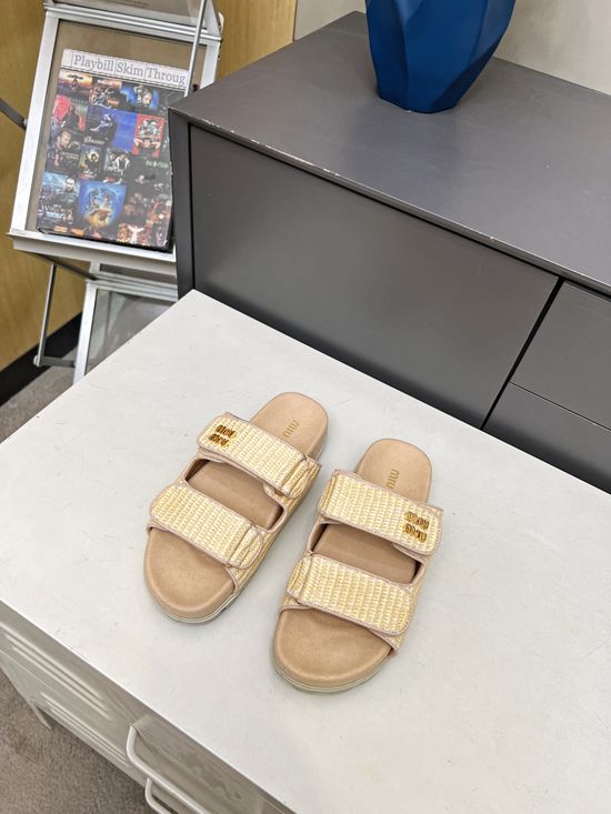 Miu Miu Elegant Embroidered Flat Slippers Comfortable Sheepskin Footwear